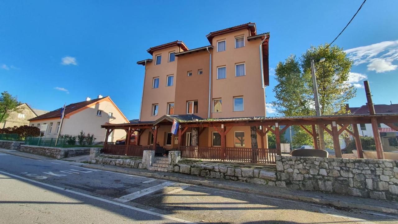 Villa Dijana Gračac Exteriör bild