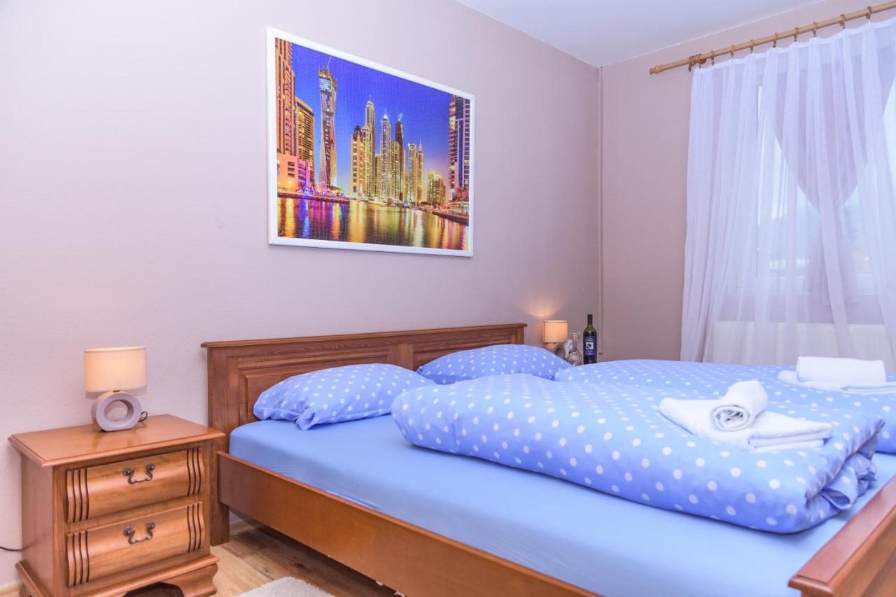 Villa Dijana Gračac Exteriör bild