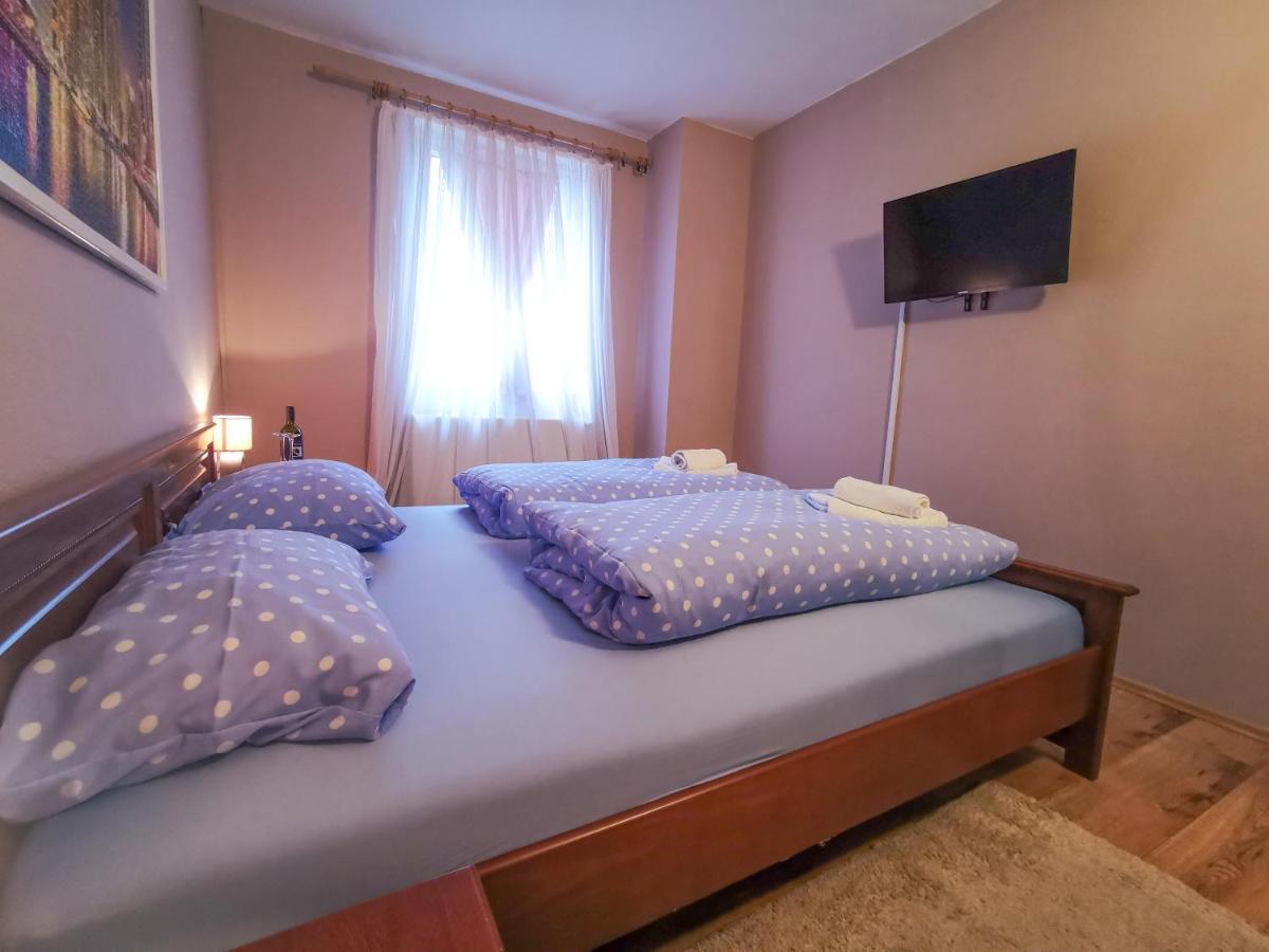 Villa Dijana Gračac Exteriör bild