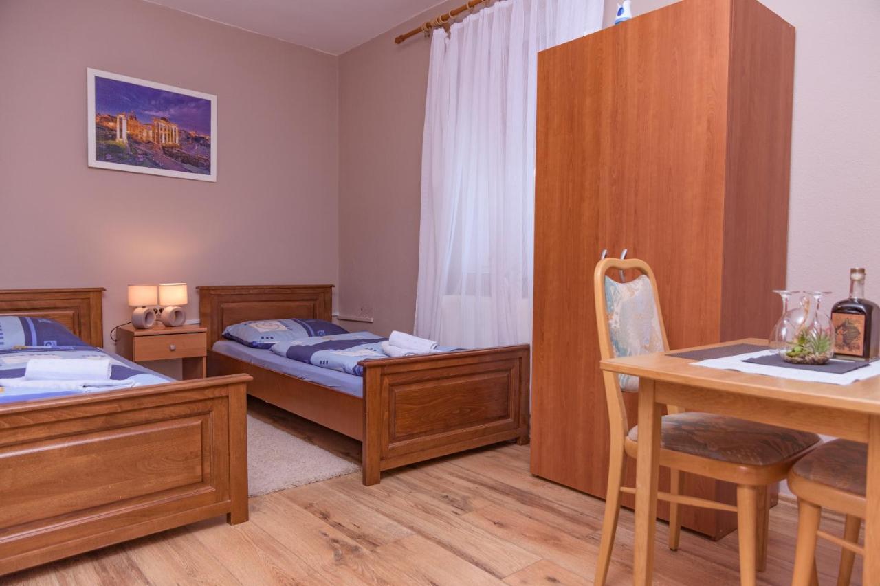 Villa Dijana Gračac Exteriör bild