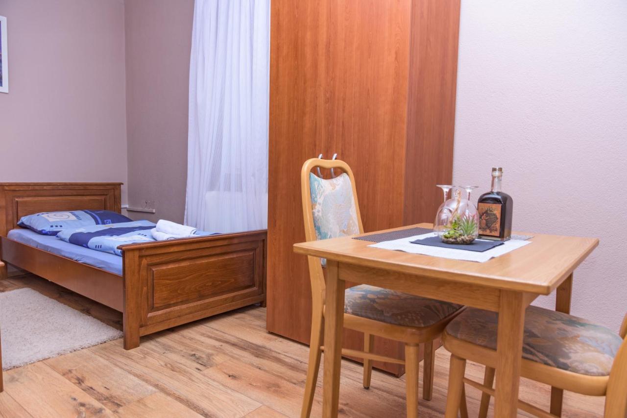 Villa Dijana Gračac Exteriör bild